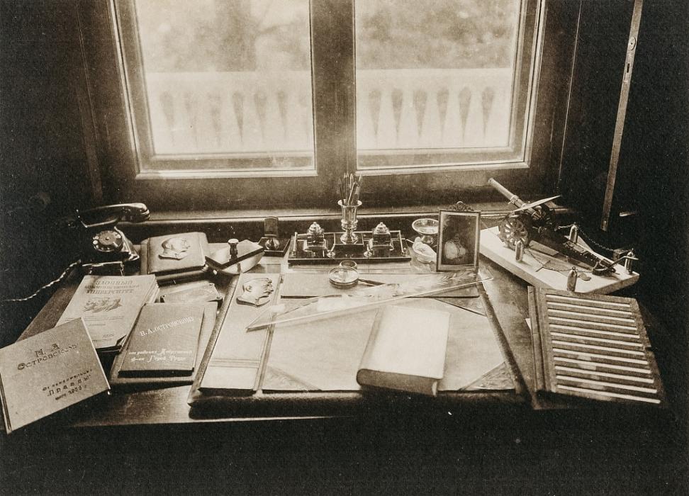 Письменный стол Н.А. Островского